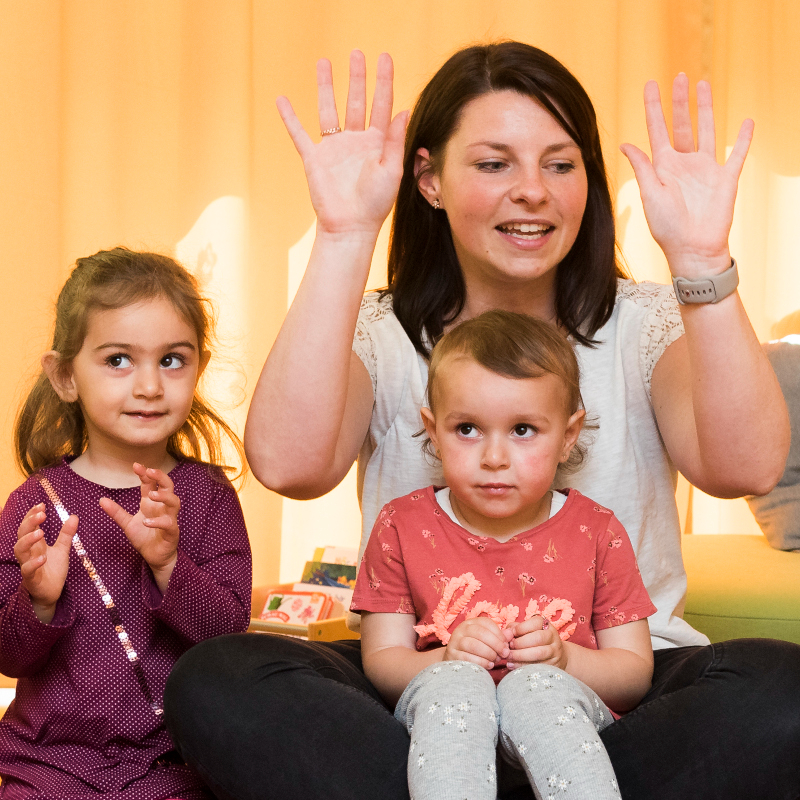 Wie Kinder unter drei Jahren zu(m) Wort kommen
